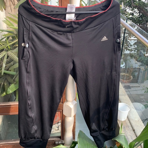adidas Pants - ADIDAS 3/4 length super comfortable workout leggings. Size M. Climalite.